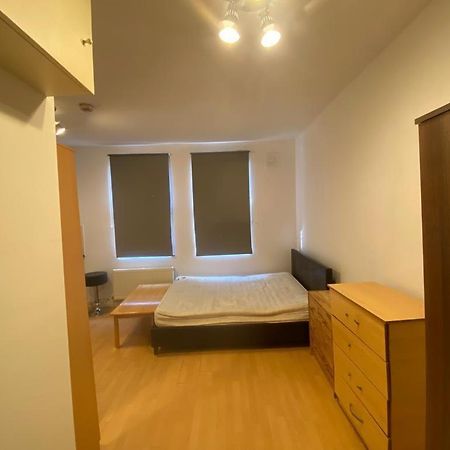 Golders Way Rooms London Exterior photo