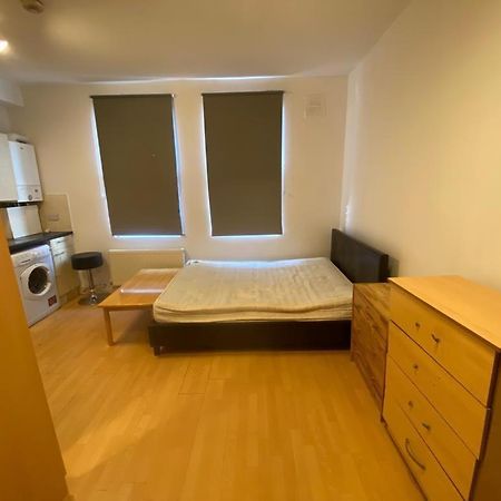 Golders Way Rooms London Exterior photo
