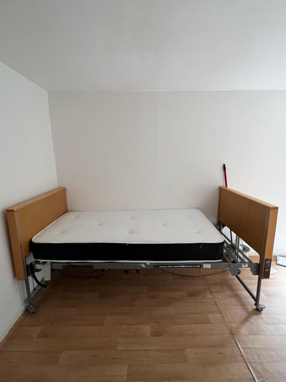 Golders Way Rooms London Exterior photo